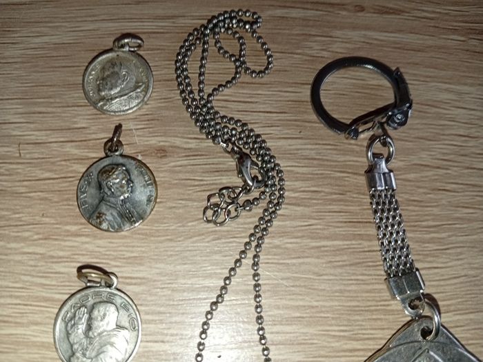 Vintage 1980s Pope John Paul II silver tone keychain and necklace italy plus other papal medals