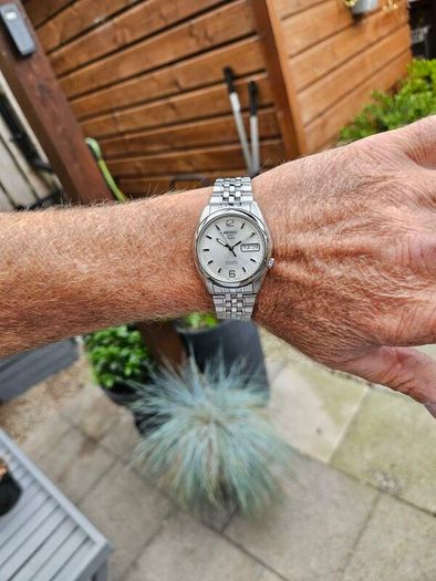 Watch Seiko 5 Automatic.