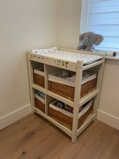 Premium White Wooden Baby Changing Unit + 4 Lined Wicker Baskets