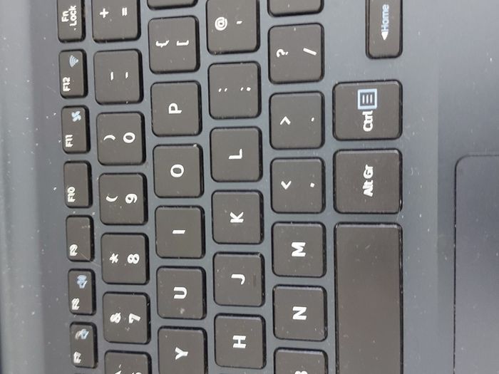SAMSUNG Notebook Model NP915S3G, Quad Core Processor, 1.4GHz, 4GB Ram, 128GB SSD, Windows 10, Microsoft Edge, Chrome and VLC