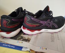 ASICS Gel Nimbus 24 Size 4