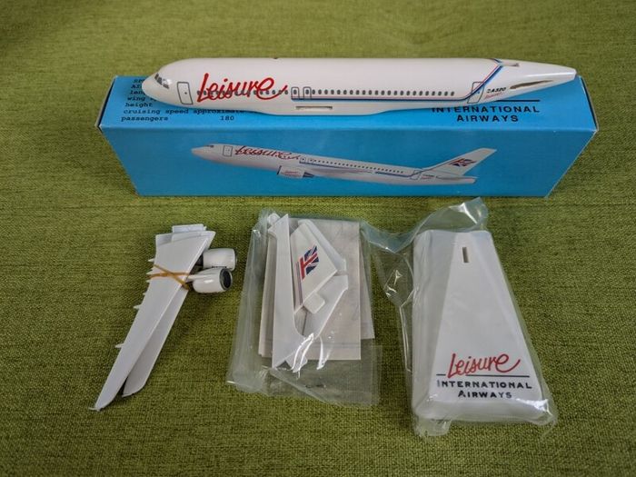 Leisure International Airways 1:200 scale model airplane, Airbus A320 aircraft, NEW