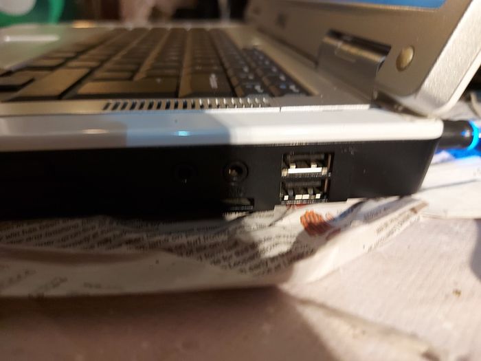 Vintage Dell Inspiron 1501, Mobile AMD Sempron Processor 3500 +, 1.8GHz, 1GB Ram, 120GB HDD, Windows 7, Chrome, Opera, Firefox and VLC