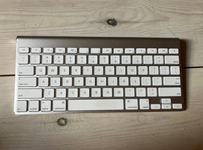 Apple wireless bluetooth keyboard in great condition