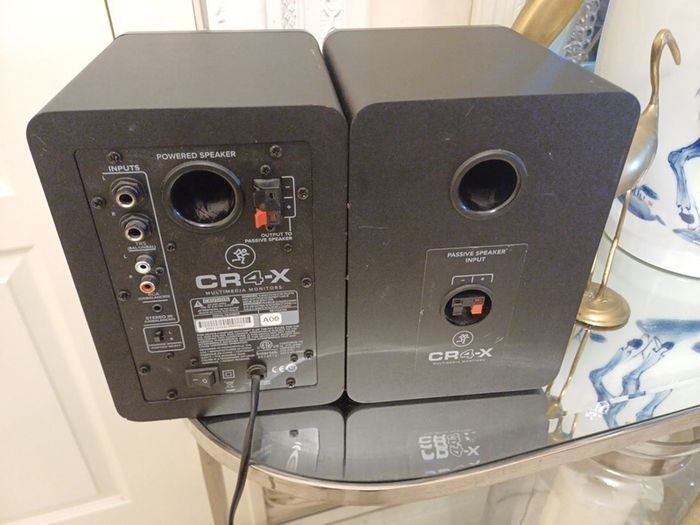 Mackie powered Speaker studio monitor