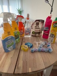 Cleaning material