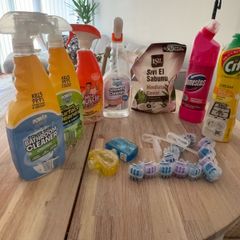 Cleaning material