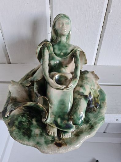 pottery figure
