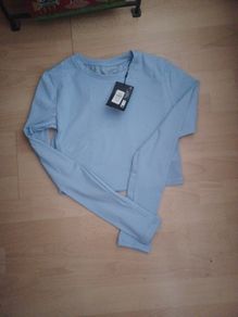 Long sleeved sports top