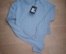 Long sleeved sports top