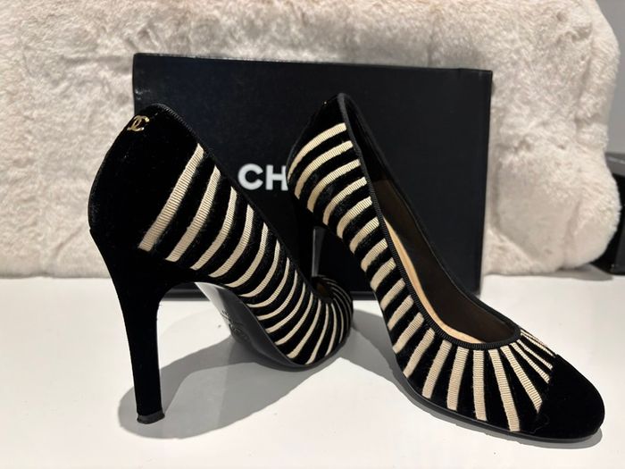 CHANEL Velvet Pumps (Size 37)