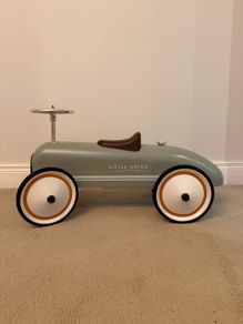 Little Dutch ride on car