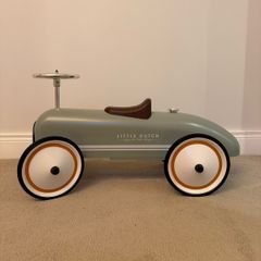 Little Dutch ride on car