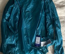 Mizuno Aero running Jacket water wind protection top size small brand new with tag