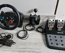 Logitech G29, pedals & shifter