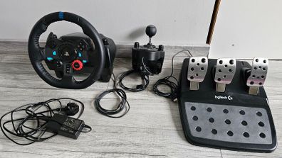 Logitech G29, pedals & shifter