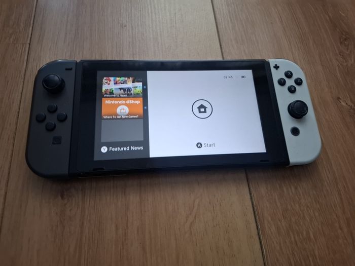 Nintendo Switch + 2 games + case