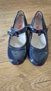 dark blue shoes