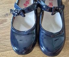 dark blue shoes
