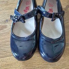dark blue shoes