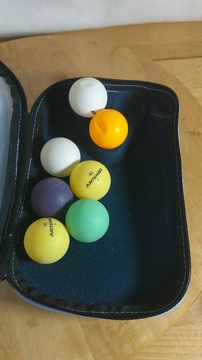 Artengo Rollnet Portable Table Tennis Set | Retractable Net, 2 Bats & 6 Balls very Good Condition