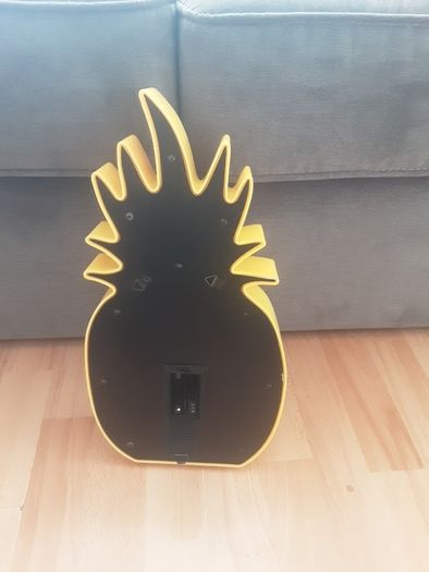 Light/Pineapple Light ..Size: 15" x 9" .. Price Drop with Batteries