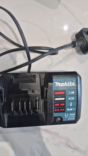 Makita Charger