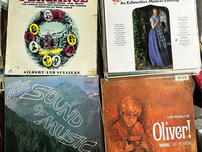 Large collection of original musicals for sale. Single 3 euros doubles 5 euros triple 7 euros all in good condition