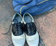 Golf shoes