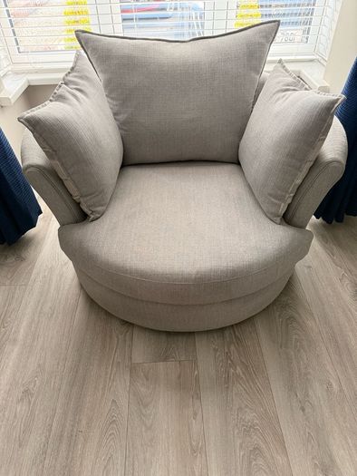 Swivel armchair