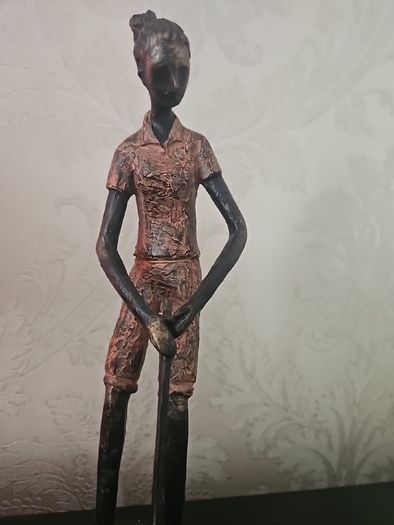 wroth iron woman golfer