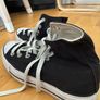 Black and white converse platformes Image 3