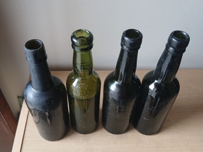 Lot of 4 vintage Guinness bottles