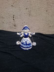 Little delft ornament postage possible
