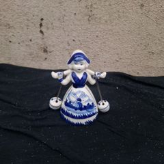 Little delft ornament postage possible