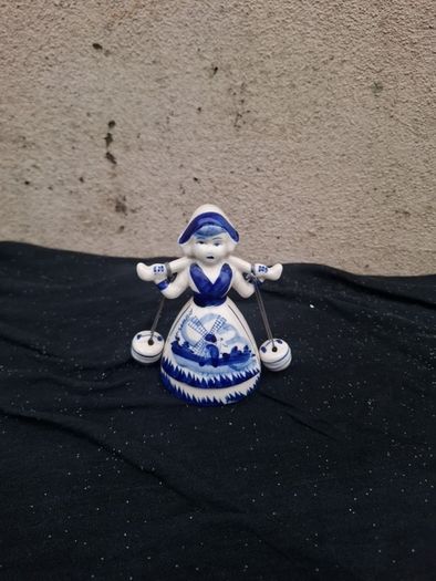 Little delft ornament postage possible