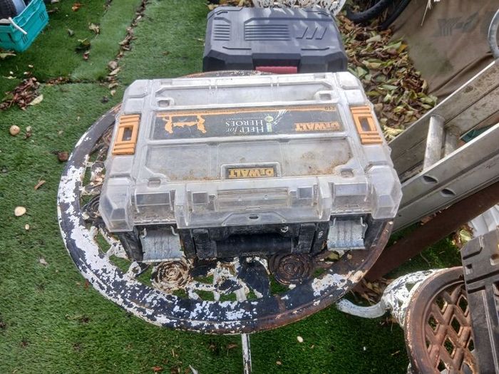 dewalt impact drill & box for parts or repair