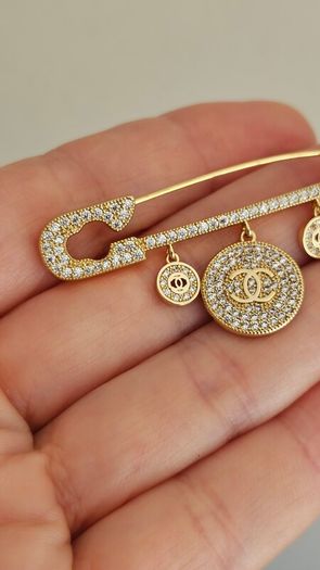 Brooch-pin Chanel (uniform)