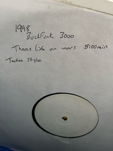 10e each Techno 12" vinyl