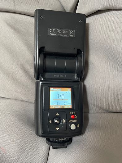 Nissin DI866 speedlite
