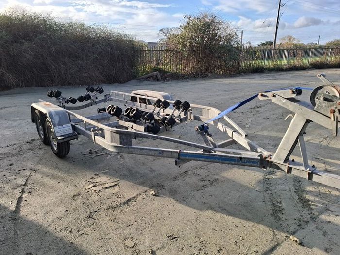 Boat trailer