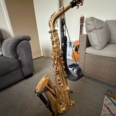 yamaha alto saxophone with case and stand