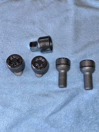 Ford Locking Nut Set New