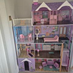 Doll / barbie house