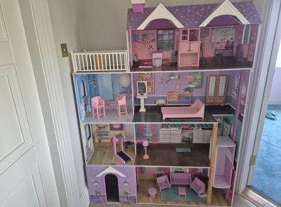 Doll / barbie house