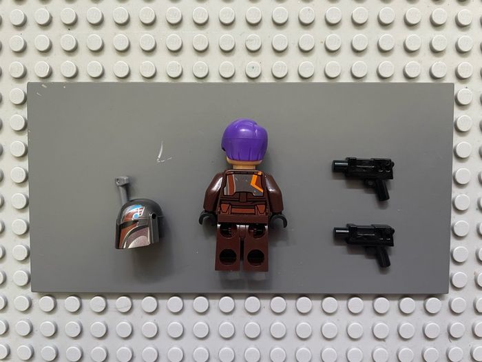 lego Star Wars sw1302 Sabine Wren minifigure- Dark Brown Armor, Helmet