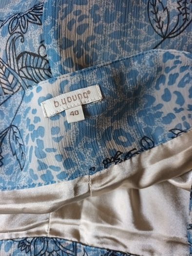 B. Young Skirt.  S. 12.   New - No Tag.