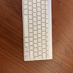 Apple Wireless Keyboard A1255 / A1314 Bluetooth Aluminum Mac iPad 3 AA Battery/ Used