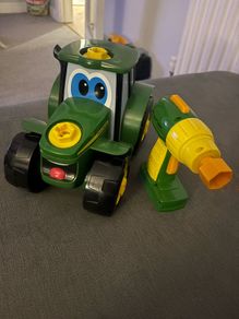 John Deere Build a Tractor