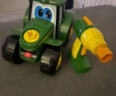 John Deere Build a Tractor